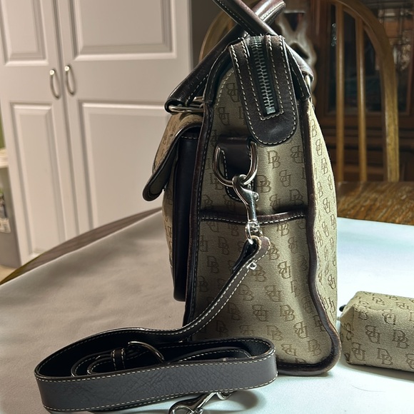 Dooney Bourke cloth and leather purse brown/tan with DB, make up bag/strap.Nice. - Picture 3 of 10